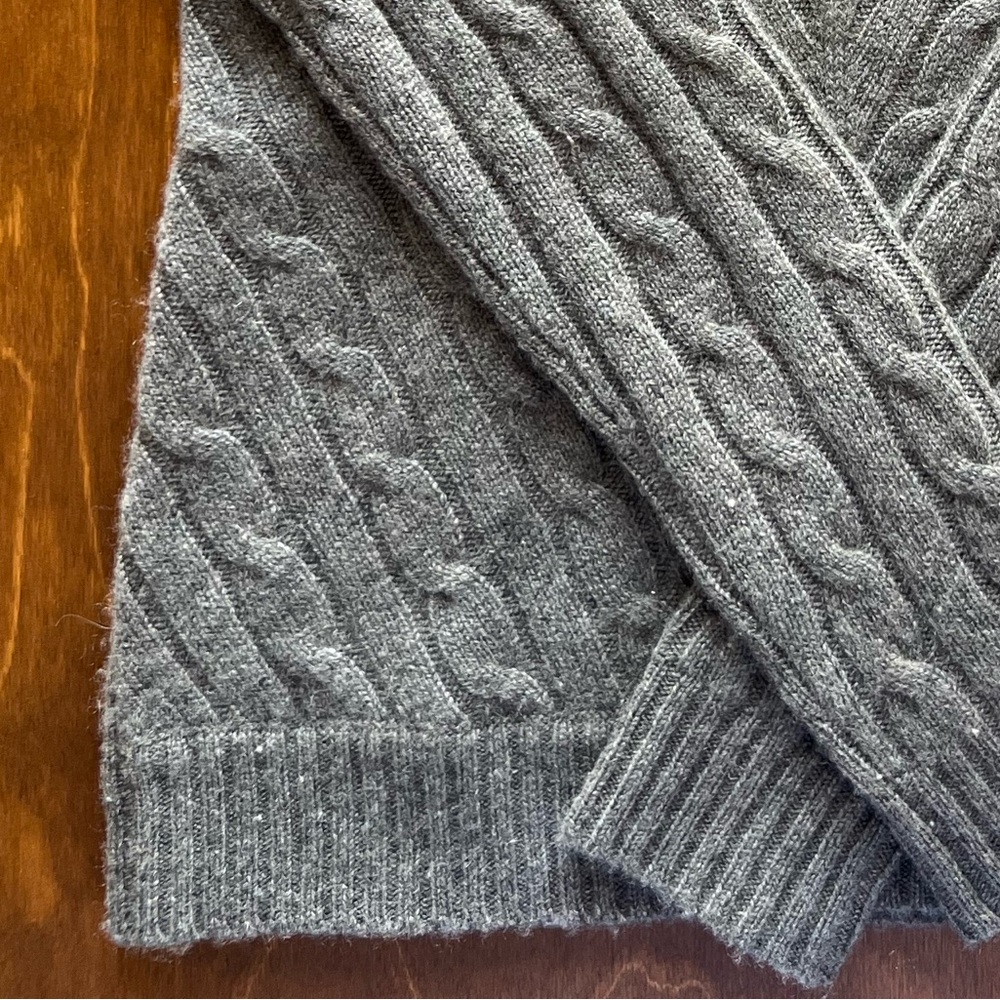 100% Cashmere Ralph Lauren Charcoal V-Neck Cable Knit Sweater - Picture 4 of 5